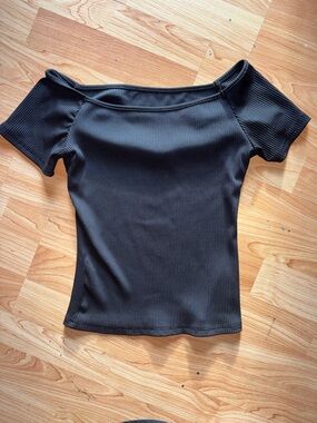 Black Ribbed Short Sleeve Top